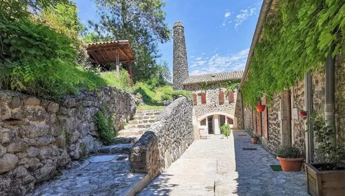 Gîte la Cascade en Bord de Rivière Avec Cascade - Domaine au Chti Ardéchois