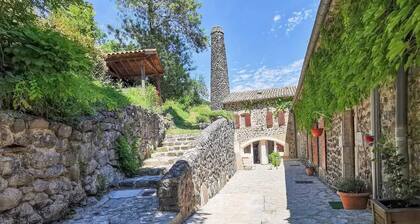 Gßte la Cascade en Bord de RiviÚre Avec Cascade - Domaine au Chti Ardéchois