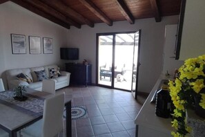 Living area - Maya House. (La Ciaccia)