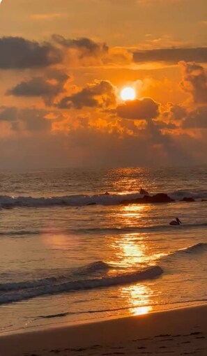 Beach nearby, sun-loungers, beach towels
