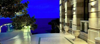 LaMer Residence Deluxe
Luxury Beachfront Escape | Private Beach, Pools & Spa
