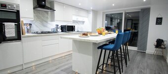 Selby - 5 Bedroom in Accrington