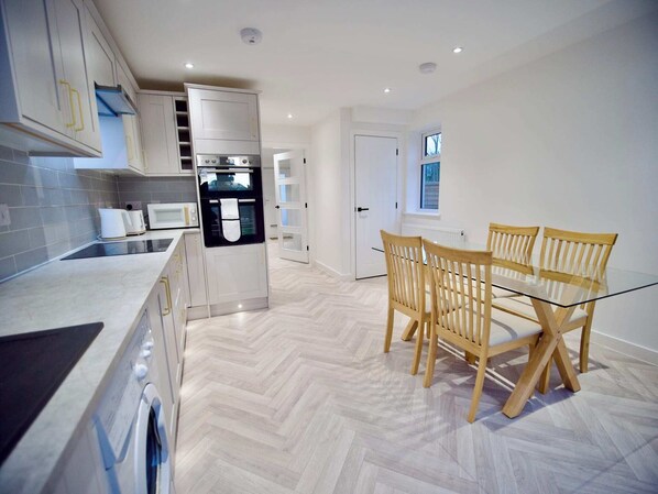 High chair - Radcliffe N8 - 3 Bedroom House (Radcliffe)