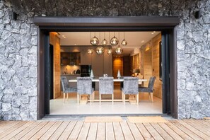 Outdoor dining - Exceptional chalet Auron 330 M2 (Saint-Étienne-de-Tinée)