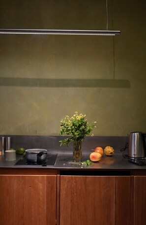 Fridge, oven, stovetop, blender