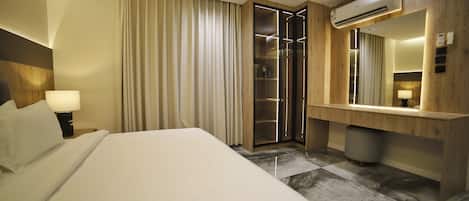 Articles gratuits dans le mini-bar, rideaux occultants