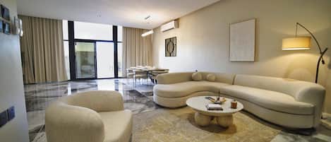 Appartamento Luxury | Area soggiorno | Smart TV 55 pollici con canali digitali