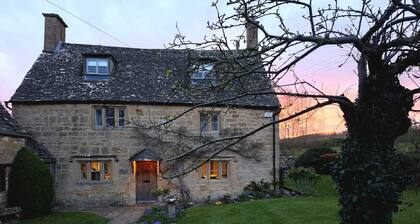 Orchard Cottage - Beautiful Home near Broadway