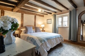 4 slaapkamers, een bureau, een strijkplank/strijkijzer, gratis wifi