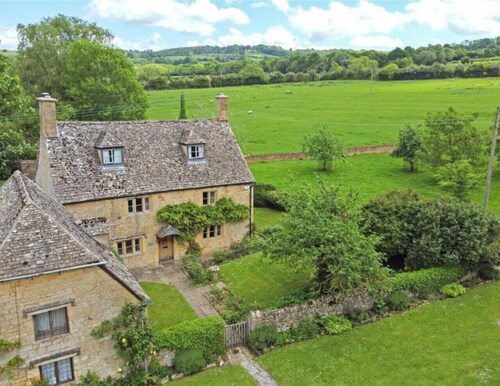 Orchard Cottage - Beautiful Home near Broadway