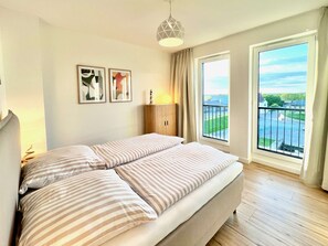 2 bedrooms, iron/ironing board, WiFi, bed sheets - pellworm living (penthouse with sauna) (Pellworm)