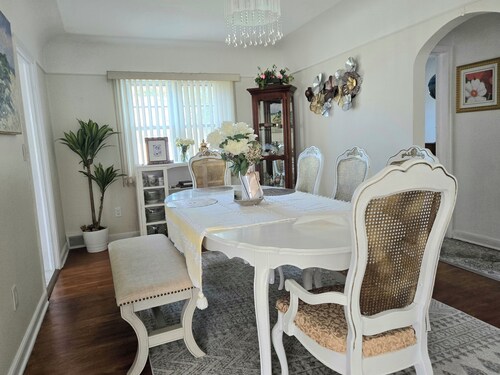 Discounted Charming 2-bedroom main-level TRIPLEX in Rochester