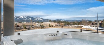 NEW HIGH-END 2282 sf condo slps 10pvt hot tub walk 2town mtn views 30 min to GNP