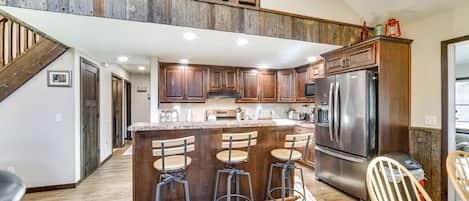 Fridge, microwave, stovetop, dishwasher