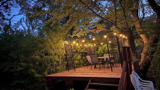 Outdoor dining - Cozy 2BD Retreat Near Danceland in Manitou Beach (Manitou Beach)