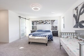 4 camere, una scrivania, ferro/asse da stiro, Wi-Fi