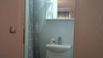 Shower, towels