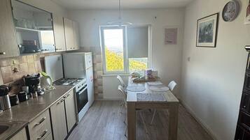 Oven, coffee/tea maker, toaster, cookware/dishes/utensils