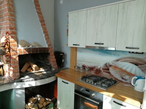 Fridge, oven, stovetop
