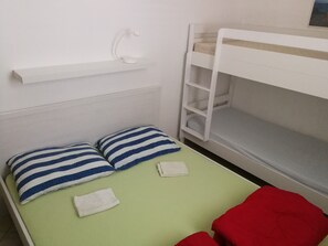 2 bedrooms, Internet, bed sheets