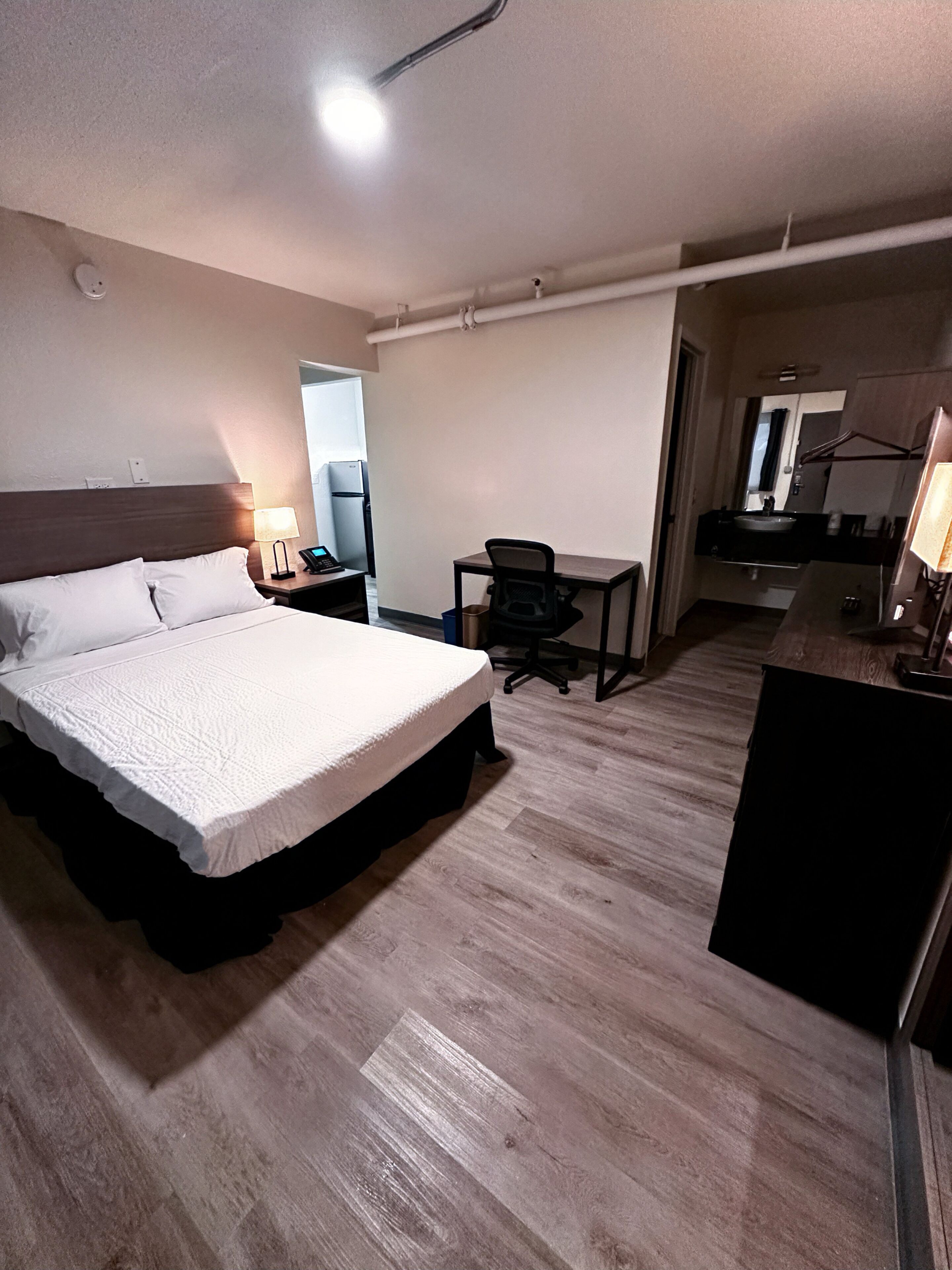 Studio Suite Deluks, 1 Tempat Tidur Double, Bebas Asap Rokok | Meja kerja, ruang kerja ramah laptop, Wi-Fi gratis, dan seprai linen