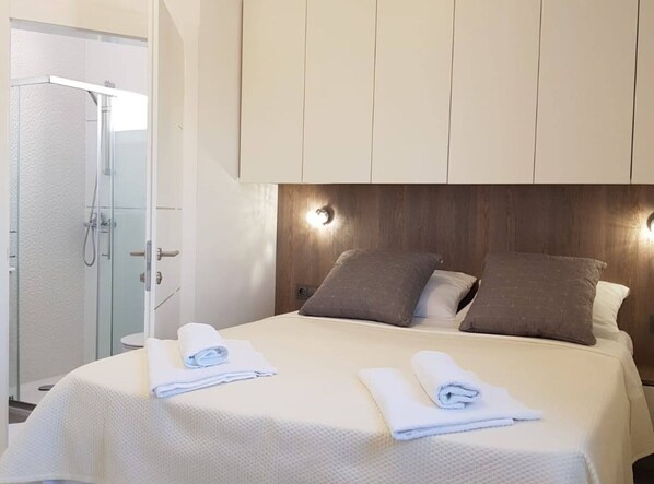 1 habitación, internet y ropa de cama