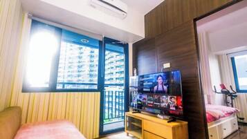 1 bedroom, desk, iron/ironing board, WiFi