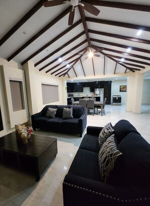 Living area - Tranquil 3-bedroom house with WiFi in Baja California (baja california)