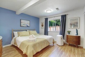 4 bedrooms, WiFi, bed sheets