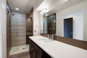 Hair dryer, towels, soap, toilet paper - NEW! Modern Ballard Townhome w/ Rooftop + Parking (Seattle)