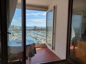 Interior - Studio Cabin Sea View 2 separate sleeping areas (Mauguio)