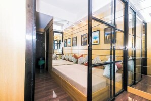 1 habitación, tabla de planchar con plancha, wifi y ropa de cama 