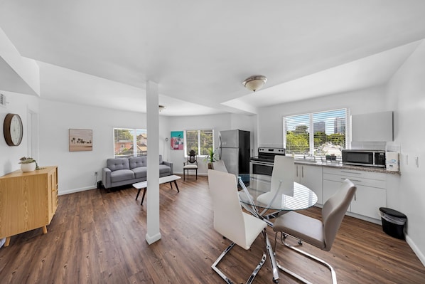 Luxury Apartment, 1 Bedroom | Dining room - Renzzi Villas (Miami)