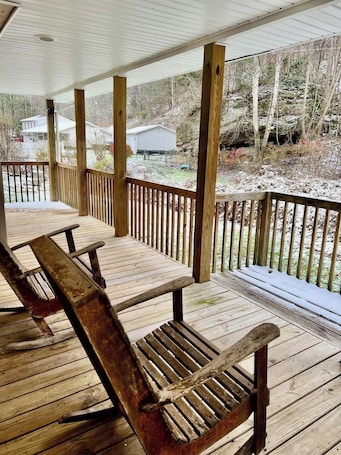 Terrace/patio. Rachel’s Retreat Near Leatherwood Off Road Park