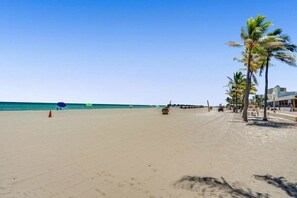 Una spiaggia nelle vicinanze