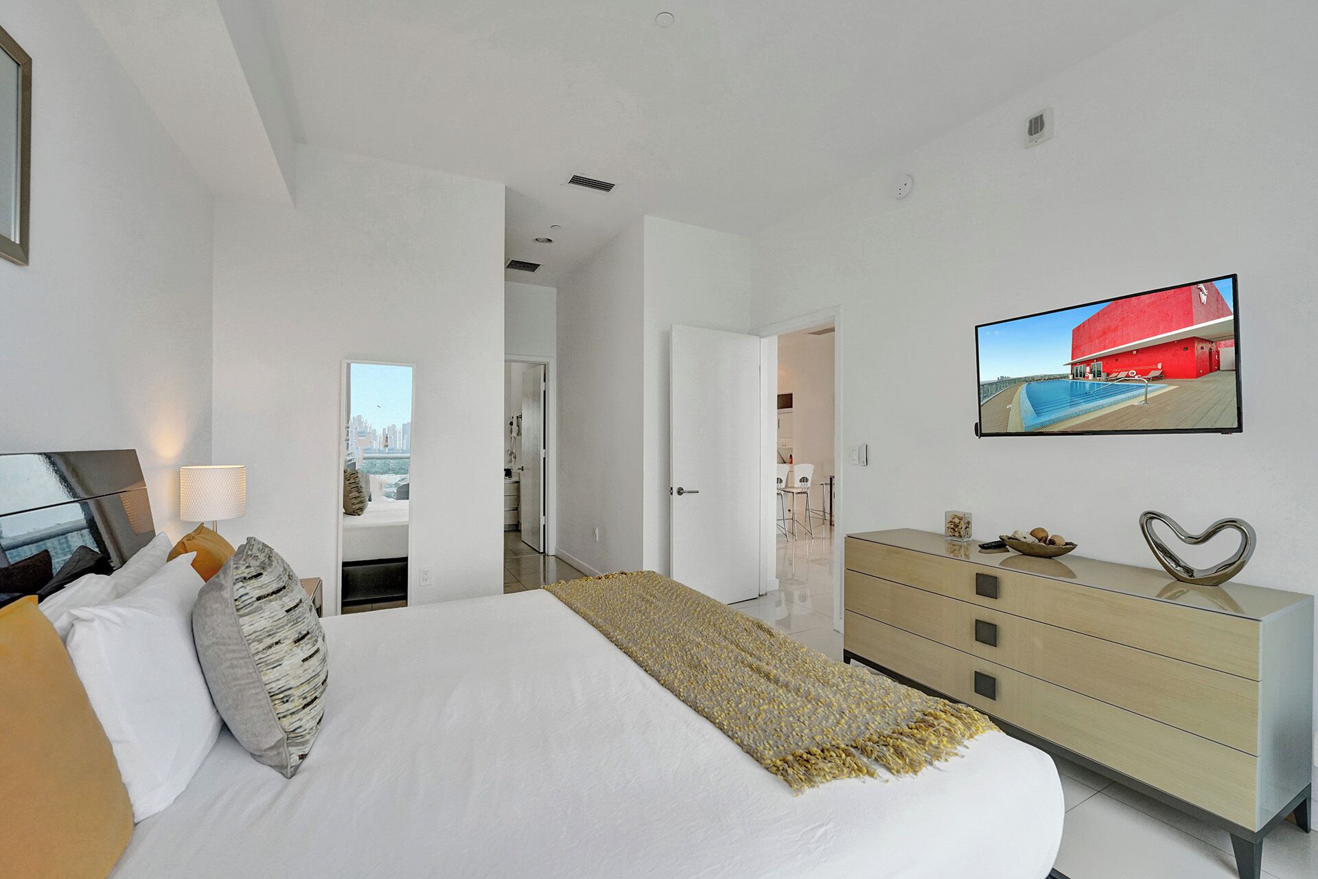 2 habitaciones, tabla de planchar con plancha, cuna de viaje y wifi 