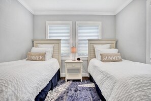 3 chambres, fer et planche à repasser, Wi-Fi, draps fournis