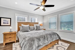 3 slaapkamers, een strijkplank/strijkijzer, wifi, beddengoed