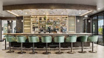 2 bars/lounges, rooftop bar
