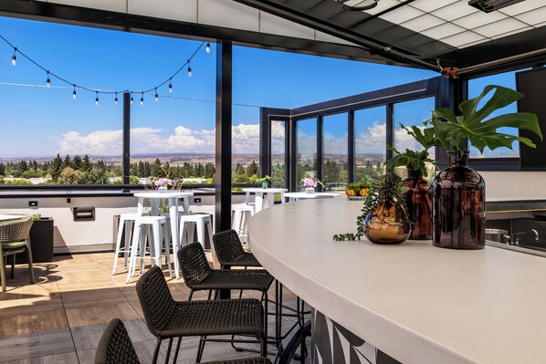 2 Bars/Lounges, Bar auf der Dachterrasse