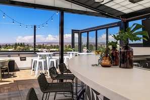 2 bars/lounges, rooftop bar