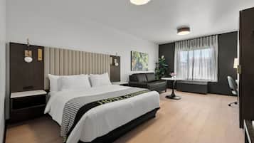 Hypo-allergenic bedding, minibar, in-room safe, desk