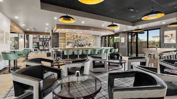 2 bars/lounges, bar met dakterras