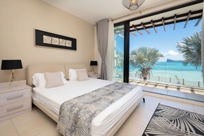 3 bedrooms, iron/ironing board, travel crib, WiFi - Luxury beachfront duplex, Coin de Mire view / 3Bed (Cap Malheureux)