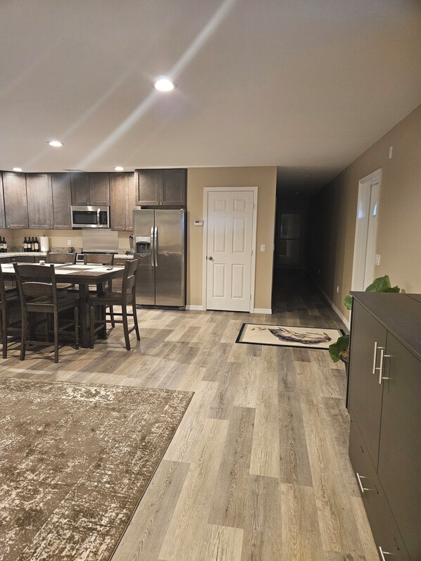 Dining - Charming apartment with AC and WiFi in gorgeous Lake Port, FL (Moore Haven)