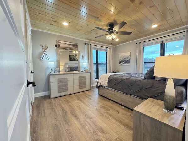 3 室のベッドルーム、アイロン / アイロン台、旅行用ベビーベッド、WiFi