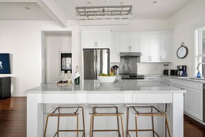 Fridge, microwave, oven, stovetop - 2 Bedrooms | 2 Blocks to King | The Kronos Suite (Charleston)