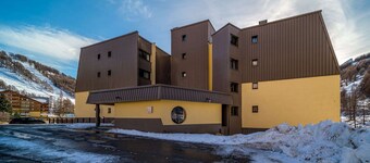 Studio in Allos with Stunning Mountain Views