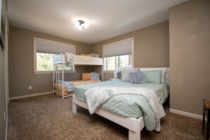 5 bedrooms, WiFi, bed sheets