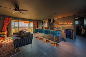 TV, fireplace - The Don (Twentynine Palms)